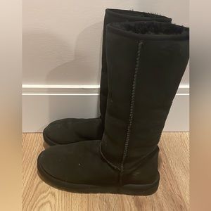 Size 8 black UGGs